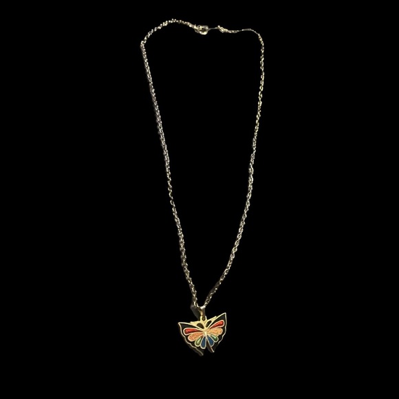 𝙵𝚕𝚊𝚜𝚑 𝚂𝚊𝚕𝚎 ‧₊˚❀༉‧₊ Vintage Cloisonné Butterfly Pendant 16” chain 80s Rainbow - Picture 5 of 13